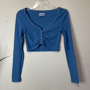 URBAN OUTFITTERS CROPPED LONG SLEEVE SHIRT